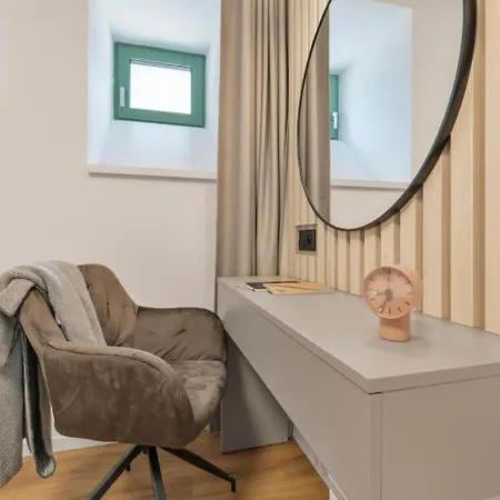 Апартаменти Train Station With Terrasse 1 *