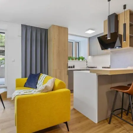 Train Station With Terrasse 1 Апартаменти Братислава