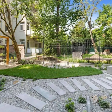 Train Station With Terrasse 1 Апартаменти