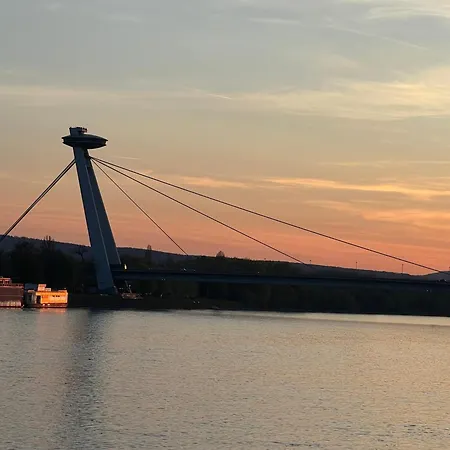 Train Station With Terrasse 1 Апартаменти Братислава