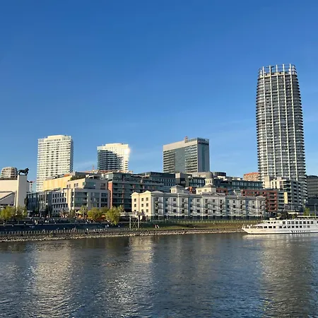 Апартаменти Train Station With Terrasse 1