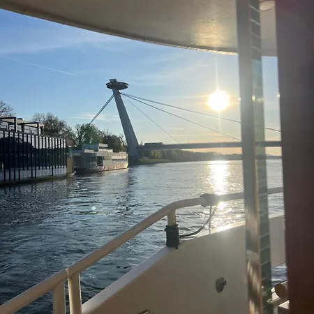 Апартаменти Train Station With Terrasse 1 *