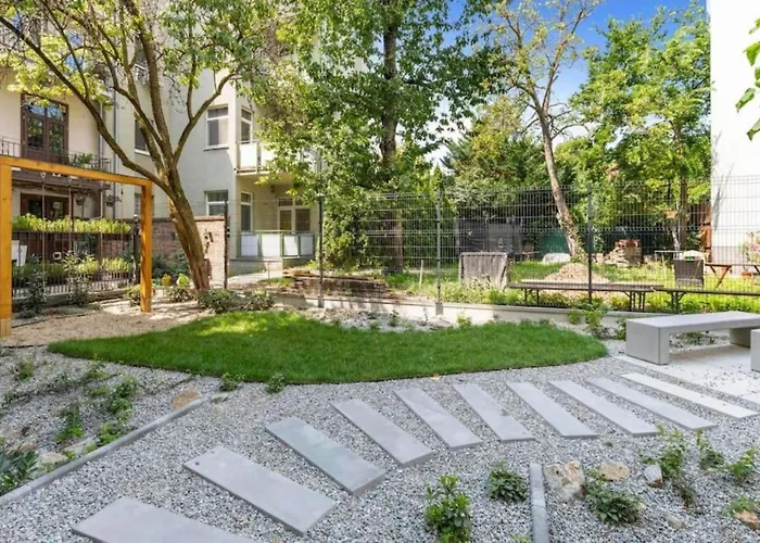 Train Station With Terrasse 1 شقة