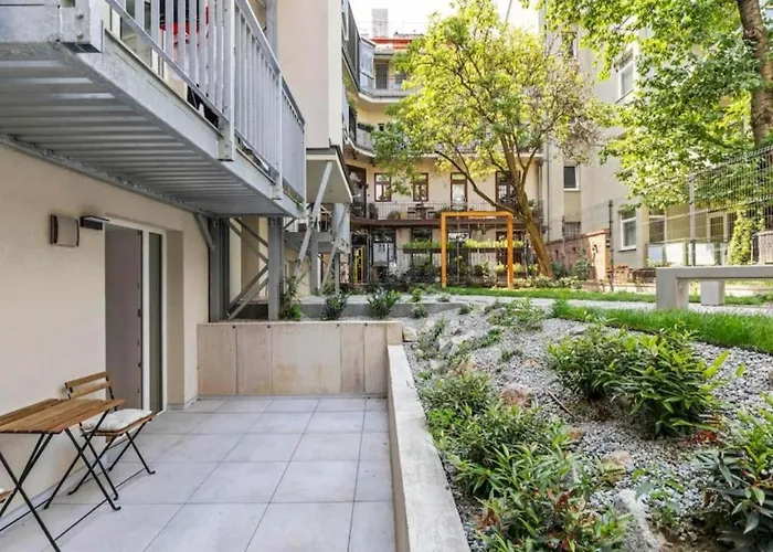 Train Station With Terrasse 1 Apartament